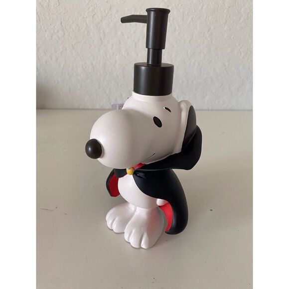 Peanuts Snoopy Halloween Vampire Dracula Costume Resin Soap Lotion Dispenser NEW - Picture 3 of 11